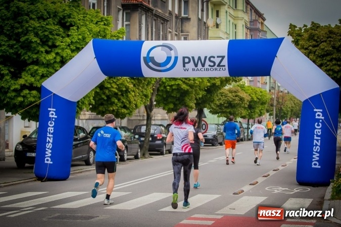 Zdjęcie w galerii na portalu naszraciborz.pl: Studenci i wykładowcy PWSZ w Raciborzu uczestnikami X Biegu bez Granic wiadomości z regionu
