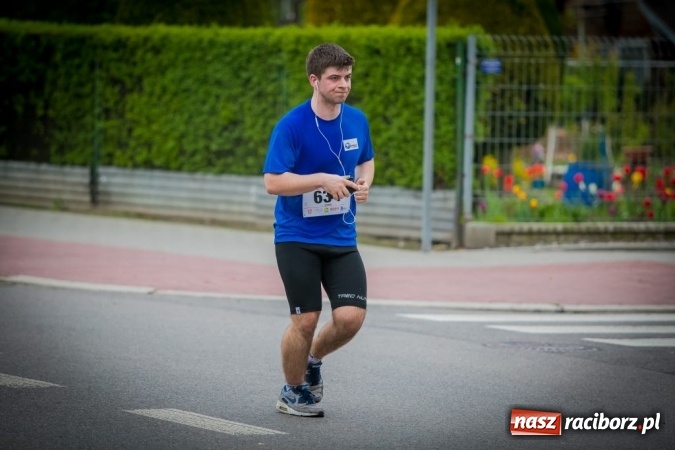 Zdjęcie w galerii na portalu naszraciborz.pl: Studenci i wykładowcy PWSZ w Raciborzu uczestnikami X Biegu bez Granic wiadomości z regionu