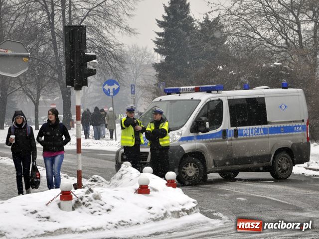Zdjęcie w galerii na portalu naszraciborz.pl: ALARM w sądzie i prokuraturze wiadomości z regionu