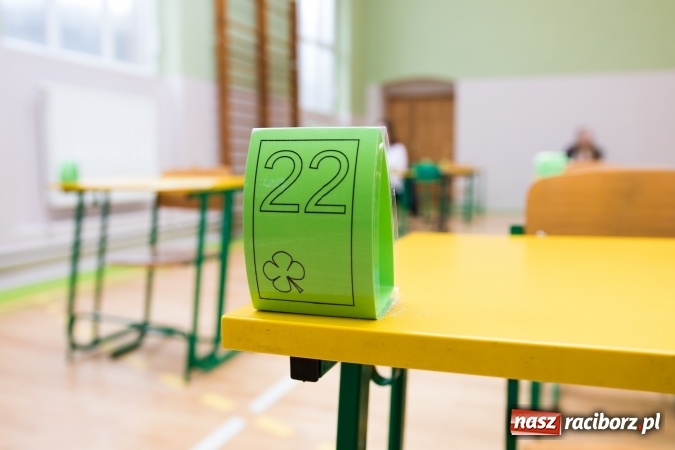 Zdjęcie w galerii na portalu naszraciborz.pl: Drugi dzień egzaminów maturalnych - w Budowlance na twarzach uśmiech wiadomości z regionu