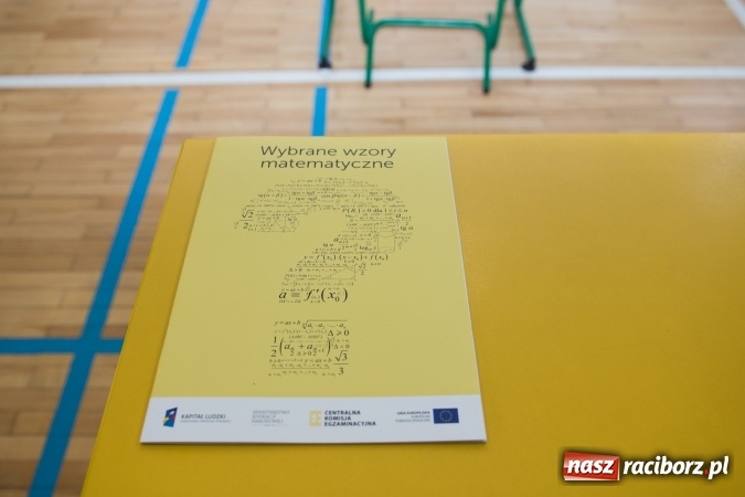 Zdjęcie w galerii na portalu naszraciborz.pl: Drugi dzień egzaminów maturalnych - w Budowlance na twarzach uśmiech wiadomości z regionu