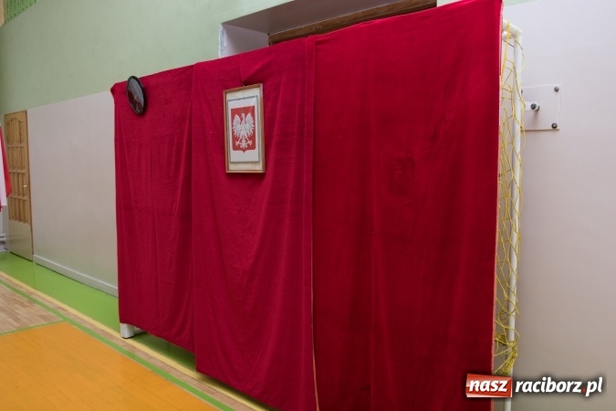 Zdjęcie w galerii na portalu naszraciborz.pl: Drugi dzień egzaminów maturalnych - w Budowlance na twarzach uśmiech wiadomości z regionu