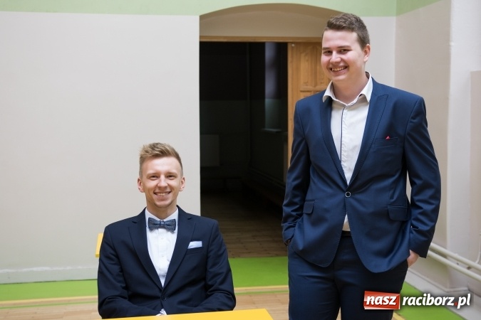 Zdjęcie w galerii na portalu naszraciborz.pl: Drugi dzień egzaminów maturalnych - w Budowlance na twarzach uśmiech wiadomości z regionu