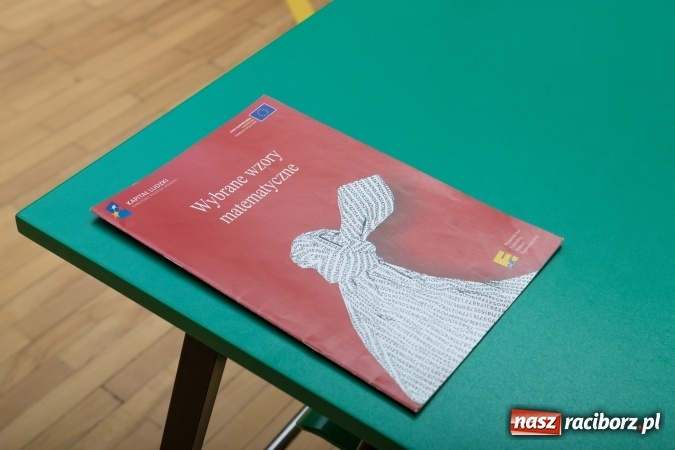 Zdjęcie w galerii na portalu naszraciborz.pl: Drugi dzień egzaminów maturalnych - w Budowlance na twarzach uśmiech wiadomości z regionu