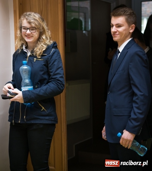 Zdjęcie w galerii na portalu naszraciborz.pl: Drugi dzień egzaminów maturalnych - w Budowlance na twarzach uśmiech wiadomości z regionu