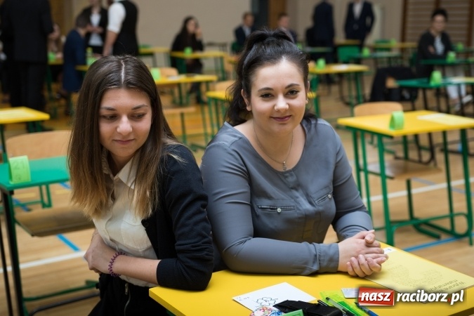 Zdjęcie w galerii na portalu naszraciborz.pl: Drugi dzień egzaminów maturalnych - w Budowlance na twarzach uśmiech wiadomości z regionu