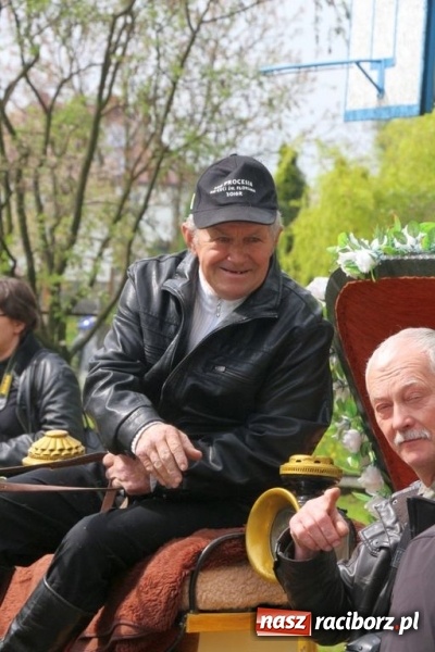 Zdjęcie w galerii na portalu naszraciborz.pl: Na pamiątkę strasznego dnia okropnego gradu - mieszkańcy Pogrzebienia modlili się w procesji ku czci św. Floriana wiadomości z regionu