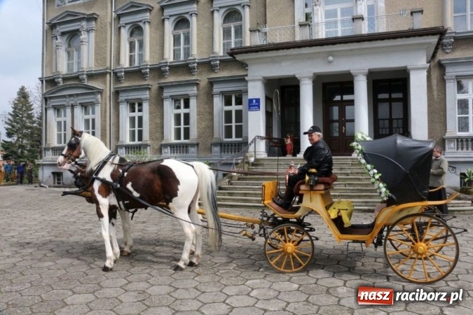 Zdjęcie w galerii na portalu naszraciborz.pl: Na pamiątkę strasznego dnia okropnego gradu - mieszkańcy Pogrzebienia modlili się w procesji ku czci św. Floriana wiadomości z regionu
