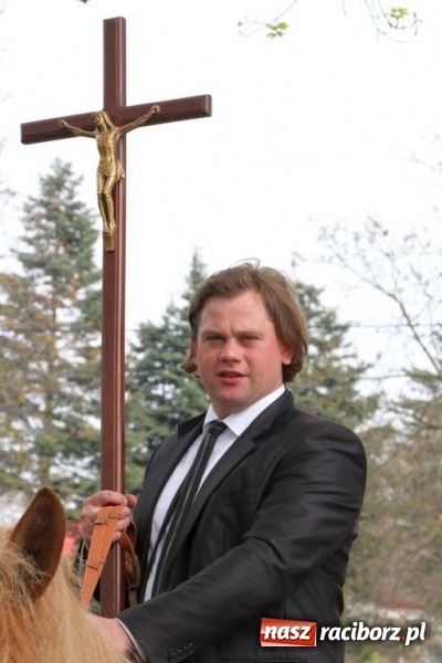 Zdjęcie w galerii na portalu naszraciborz.pl: Na pamiątkę strasznego dnia okropnego gradu - mieszkańcy Pogrzebienia modlili się w procesji ku czci św. Floriana wiadomości z regionu