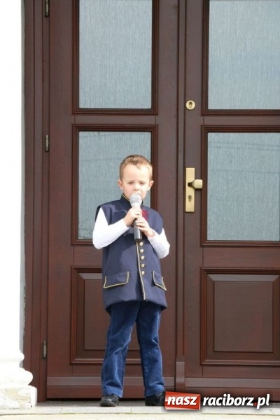 Zdjęcie w galerii na portalu naszraciborz.pl: Na pamiątkę strasznego dnia okropnego gradu - mieszkańcy Pogrzebienia modlili się w procesji ku czci św. Floriana wiadomości z regionu