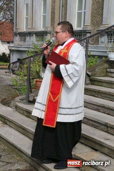 Zdjęcie w galerii na portalu naszraciborz.pl: Na pamiątkę strasznego dnia okropnego gradu - mieszkańcy Pogrzebienia modlili się w procesji ku czci św. Floriana wiadomości z regionu
