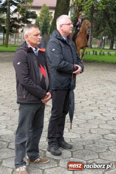 Zdjęcie w galerii na portalu naszraciborz.pl: Na pamiątkę strasznego dnia okropnego gradu - mieszkańcy Pogrzebienia modlili się w procesji ku czci św. Floriana wiadomości z regionu