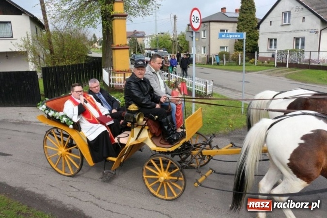 Zdjęcie w galerii na portalu naszraciborz.pl: Na pamiątkę strasznego dnia okropnego gradu - mieszkańcy Pogrzebienia modlili się w procesji ku czci św. Floriana wiadomości z regionu