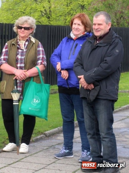 Zdjęcie w galerii na portalu naszraciborz.pl: Na pamiątkę strasznego dnia okropnego gradu - mieszkańcy Pogrzebienia modlili się w procesji ku czci św. Floriana wiadomości z regionu