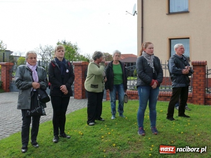 Zdjęcie w galerii na portalu naszraciborz.pl: Na pamiątkę strasznego dnia okropnego gradu - mieszkańcy Pogrzebienia modlili się w procesji ku czci św. Floriana wiadomości z regionu