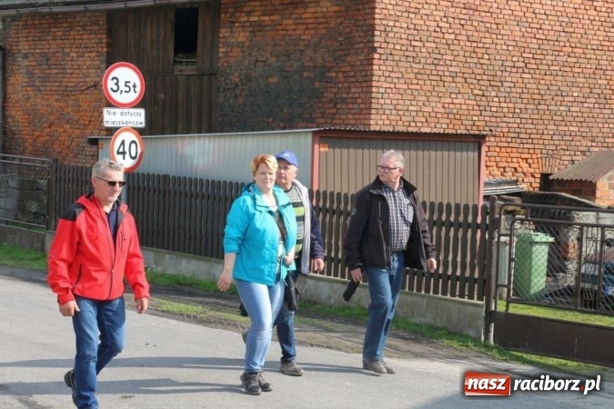 Zdjęcie w galerii na portalu naszraciborz.pl: Na pamiątkę strasznego dnia okropnego gradu - mieszkańcy Pogrzebienia modlili się w procesji ku czci św. Floriana wiadomości z regionu
