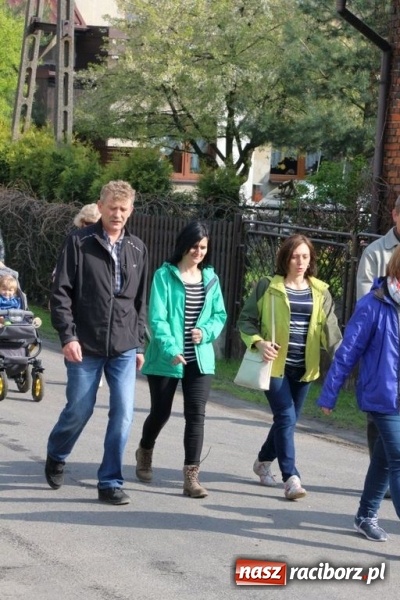 Zdjęcie w galerii na portalu naszraciborz.pl: Na pamiątkę strasznego dnia okropnego gradu - mieszkańcy Pogrzebienia modlili się w procesji ku czci św. Floriana wiadomości z regionu