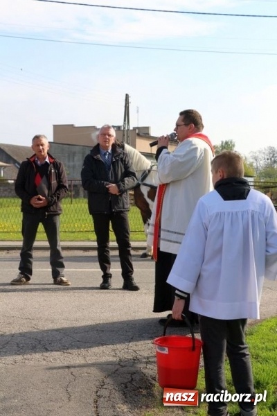 Zdjęcie w galerii na portalu naszraciborz.pl: Na pamiątkę strasznego dnia okropnego gradu - mieszkańcy Pogrzebienia modlili się w procesji ku czci św. Floriana wiadomości z regionu