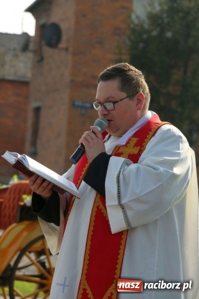 Zdjęcie w galerii na portalu naszraciborz.pl: Na pamiątkę strasznego dnia okropnego gradu - mieszkańcy Pogrzebienia modlili się w procesji ku czci św. Floriana wiadomości z regionu