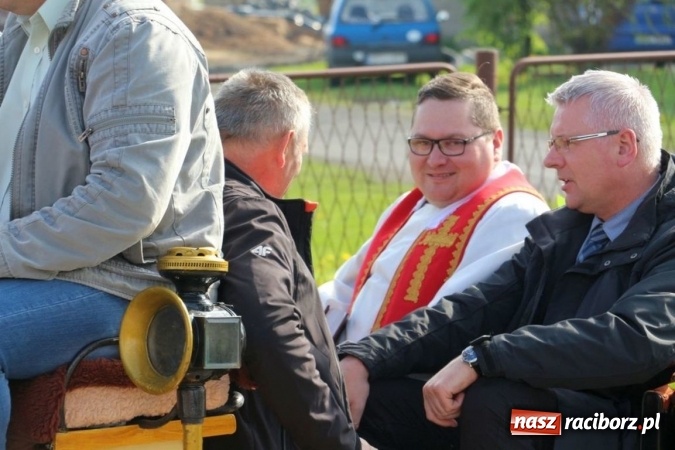 Zdjęcie w galerii na portalu naszraciborz.pl: Na pamiątkę strasznego dnia okropnego gradu - mieszkańcy Pogrzebienia modlili się w procesji ku czci św. Floriana wiadomości z regionu