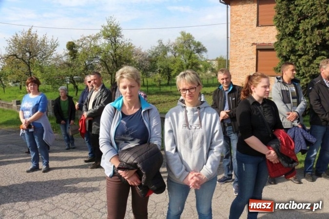 Zdjęcie w galerii na portalu naszraciborz.pl: Na pamiątkę strasznego dnia okropnego gradu - mieszkańcy Pogrzebienia modlili się w procesji ku czci św. Floriana wiadomości z regionu