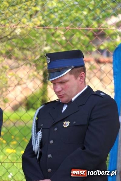 Zdjęcie w galerii na portalu naszraciborz.pl: Na pamiątkę strasznego dnia okropnego gradu - mieszkańcy Pogrzebienia modlili się w procesji ku czci św. Floriana wiadomości z regionu