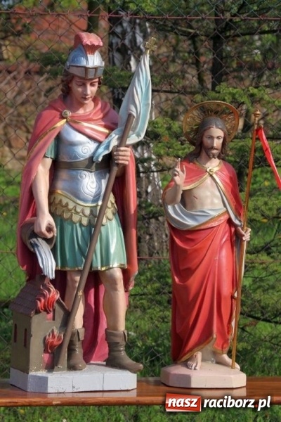 Zdjęcie w galerii na portalu naszraciborz.pl: Na pamiątkę strasznego dnia okropnego gradu - mieszkańcy Pogrzebienia modlili się w procesji ku czci św. Floriana wiadomości z regionu