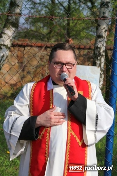 Zdjęcie w galerii na portalu naszraciborz.pl: Na pamiątkę strasznego dnia okropnego gradu - mieszkańcy Pogrzebienia modlili się w procesji ku czci św. Floriana wiadomości z regionu