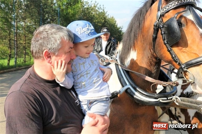 Zdjęcie w galerii na portalu naszraciborz.pl: Na pamiątkę strasznego dnia okropnego gradu - mieszkańcy Pogrzebienia modlili się w procesji ku czci św. Floriana wiadomości z regionu