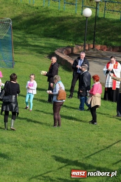 Zdjęcie w galerii na portalu naszraciborz.pl: Na pamiątkę strasznego dnia okropnego gradu - mieszkańcy Pogrzebienia modlili się w procesji ku czci św. Floriana wiadomości z regionu