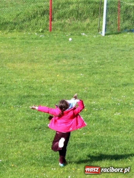 Zdjęcie w galerii na portalu naszraciborz.pl: Na pamiątkę strasznego dnia okropnego gradu - mieszkańcy Pogrzebienia modlili się w procesji ku czci św. Floriana wiadomości z regionu