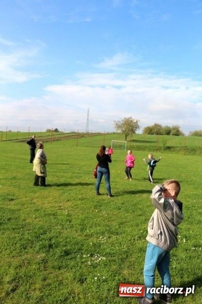 Zdjęcie w galerii na portalu naszraciborz.pl: Na pamiątkę strasznego dnia okropnego gradu - mieszkańcy Pogrzebienia modlili się w procesji ku czci św. Floriana wiadomości z regionu