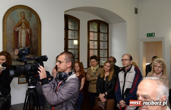 Zdjęcie w galerii na portalu naszraciborz.pl: WEHIKUŁ DLA WYOBRAŹNI - malarstwo Jana Cybisa w raciborskim Muzeum  wiadomości z regionu