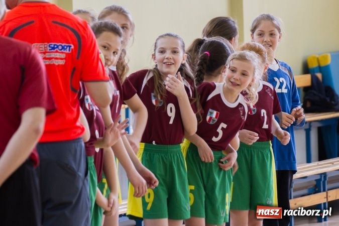 Zdjęcie w galerii na portalu naszraciborz.pl: V Turniej Piłki Ręcznej Dziewcząt Młodszych w Pietrowicach Wielkich  wiadomości z regionu