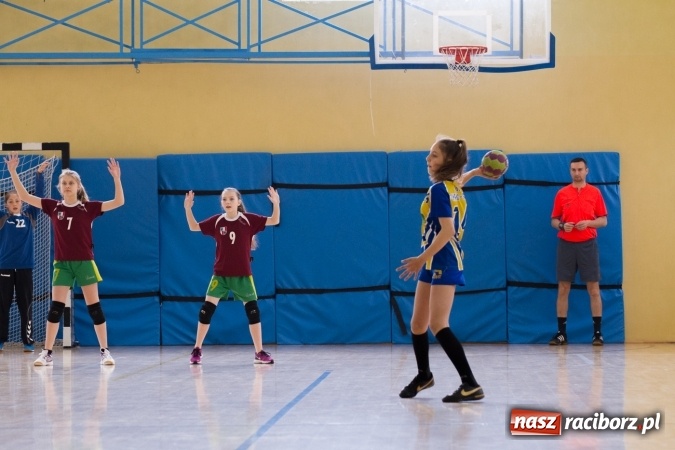 Zdjęcie w galerii na portalu naszraciborz.pl: V Turniej Piłki Ręcznej Dziewcząt Młodszych w Pietrowicach Wielkich  wiadomości z regionu