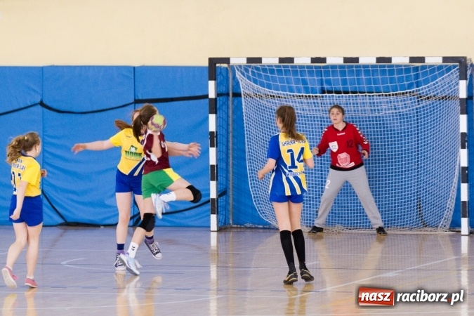 Zdjęcie w galerii na portalu naszraciborz.pl: V Turniej Piłki Ręcznej Dziewcząt Młodszych w Pietrowicach Wielkich  wiadomości z regionu
