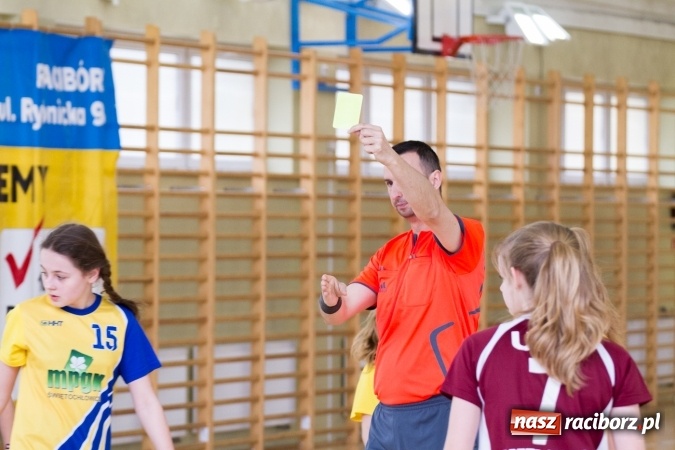 Zdjęcie w galerii na portalu naszraciborz.pl: V Turniej Piłki Ręcznej Dziewcząt Młodszych w Pietrowicach Wielkich  wiadomości z regionu