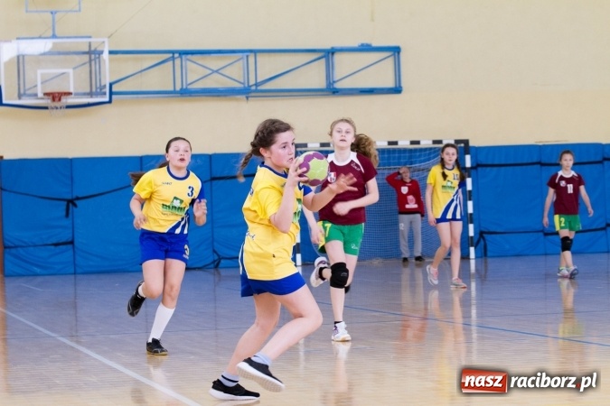 Zdjęcie w galerii na portalu naszraciborz.pl: V Turniej Piłki Ręcznej Dziewcząt Młodszych w Pietrowicach Wielkich  wiadomości z regionu