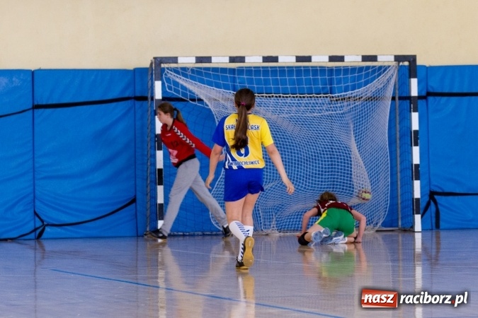 Zdjęcie w galerii na portalu naszraciborz.pl: V Turniej Piłki Ręcznej Dziewcząt Młodszych w Pietrowicach Wielkich  wiadomości z regionu