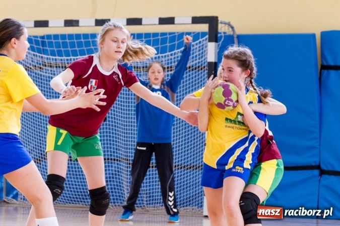 Zdjęcie w galerii na portalu naszraciborz.pl: V Turniej Piłki Ręcznej Dziewcząt Młodszych w Pietrowicach Wielkich  wiadomości z regionu