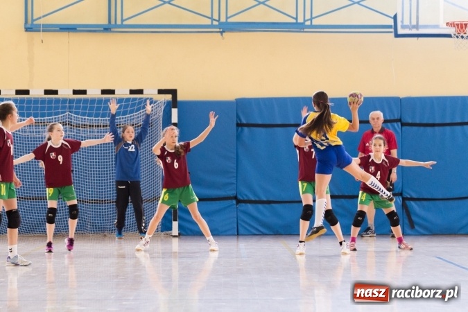 Zdjęcie w galerii na portalu naszraciborz.pl: V Turniej Piłki Ręcznej Dziewcząt Młodszych w Pietrowicach Wielkich  wiadomości z regionu