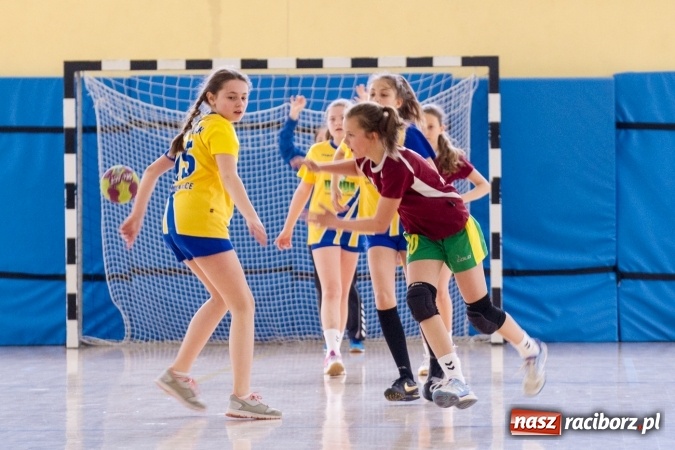 Zdjęcie w galerii na portalu naszraciborz.pl: V Turniej Piłki Ręcznej Dziewcząt Młodszych w Pietrowicach Wielkich  wiadomości z regionu