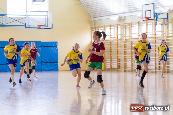 Zdjęcie w galerii na portalu naszraciborz.pl: V Turniej Piłki Ręcznej Dziewcząt Młodszych w Pietrowicach Wielkich  wiadomości z regionu