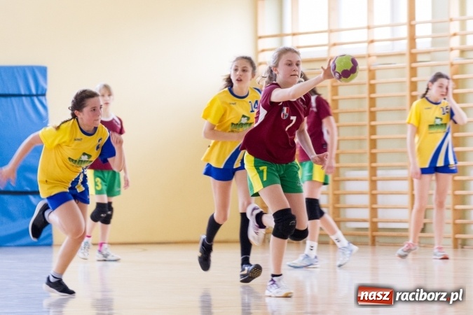 Zdjęcie w galerii na portalu naszraciborz.pl: V Turniej Piłki Ręcznej Dziewcząt Młodszych w Pietrowicach Wielkich  wiadomości z regionu