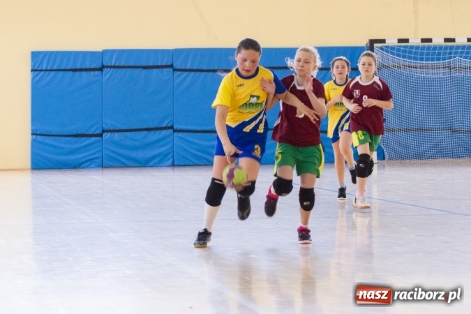 Zdjęcie w galerii na portalu naszraciborz.pl: V Turniej Piłki Ręcznej Dziewcząt Młodszych w Pietrowicach Wielkich  wiadomości z regionu