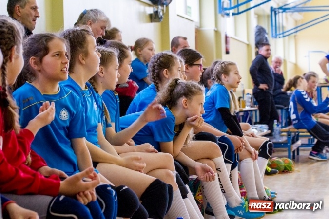 Zdjęcie w galerii na portalu naszraciborz.pl: V Turniej Piłki Ręcznej Dziewcząt Młodszych w Pietrowicach Wielkich  wiadomości z regionu