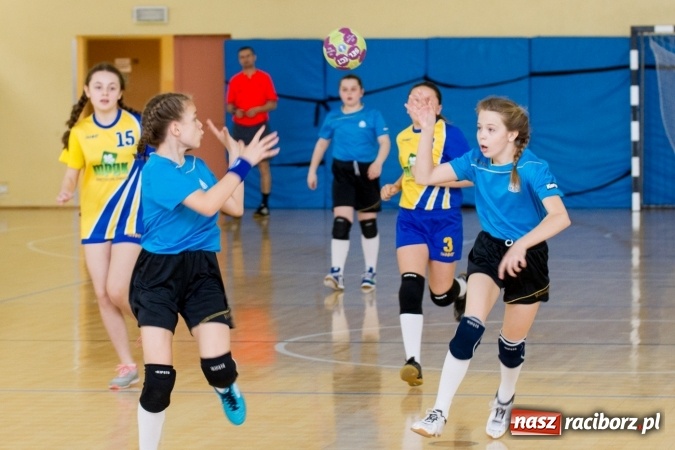 Zdjęcie w galerii na portalu naszraciborz.pl: V Turniej Piłki Ręcznej Dziewcząt Młodszych w Pietrowicach Wielkich  wiadomości z regionu