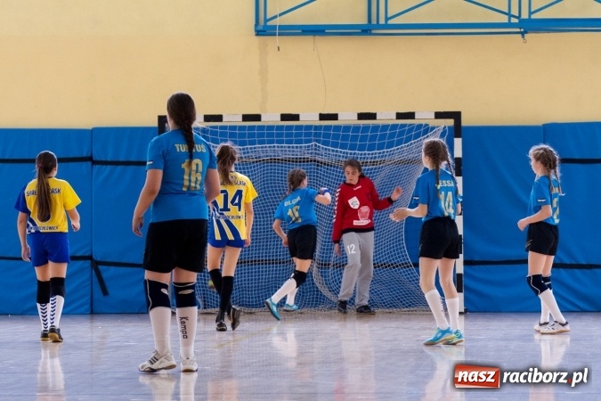 Zdjęcie w galerii na portalu naszraciborz.pl: V Turniej Piłki Ręcznej Dziewcząt Młodszych w Pietrowicach Wielkich  wiadomości z regionu