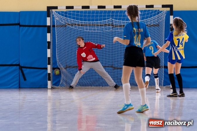 Zdjęcie w galerii na portalu naszraciborz.pl: V Turniej Piłki Ręcznej Dziewcząt Młodszych w Pietrowicach Wielkich  wiadomości z regionu