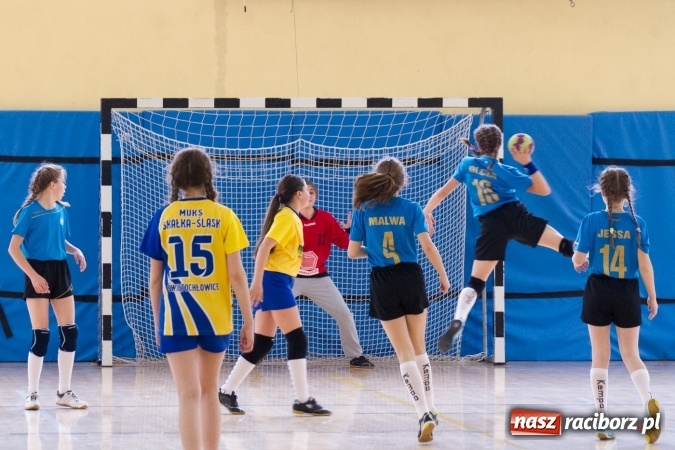 Zdjęcie w galerii na portalu naszraciborz.pl: V Turniej Piłki Ręcznej Dziewcząt Młodszych w Pietrowicach Wielkich  wiadomości z regionu